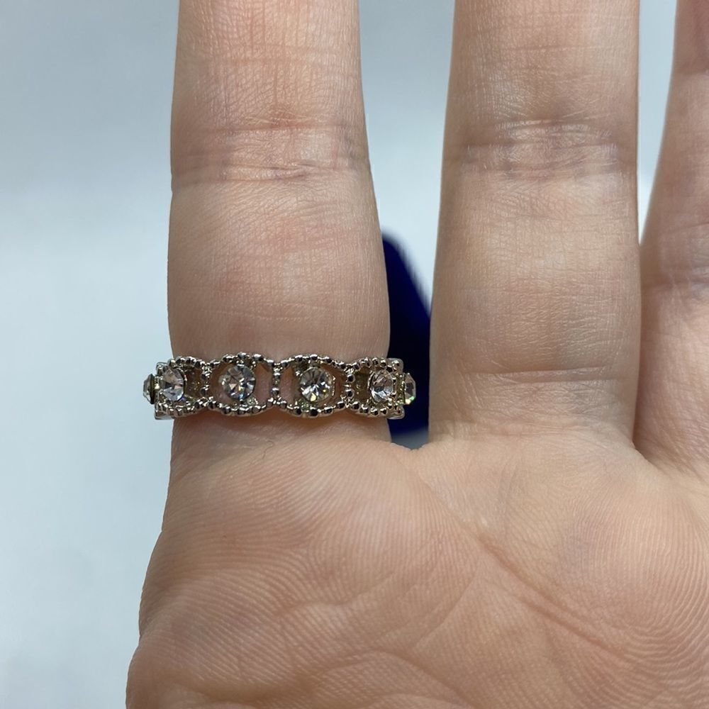 💛 Silver Tone Rhinestone Ring - Picture 3 of 5
